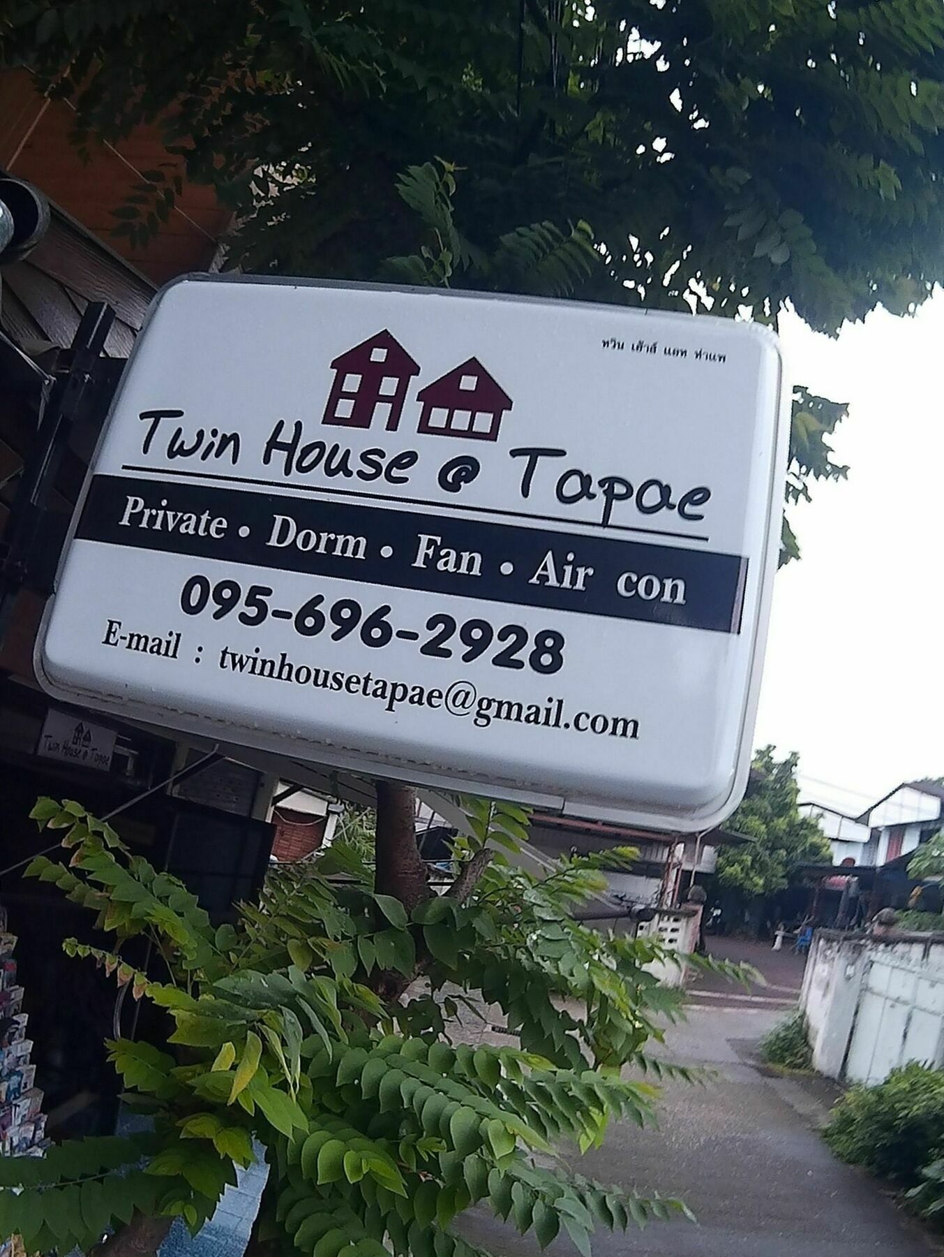 Twin House @ Tapae Hostel Chiang Mai Bagian luar foto